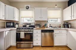 Darling Downtown 3BR w/ Grill | Downtown & Beach - Image 4