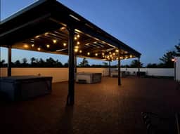 Skyline Retreat | Pet Friendly + Rooftop Hot Tub - Image 3