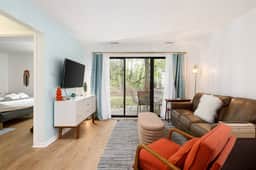 Retro Condo w/ Beach + Pet Friendly | Mins To Downtown - Image 4