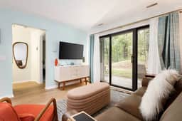 Retro Condo w/ Beach + Pet Friendly | Mins To Downtown - Image 5