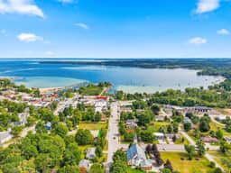 Historic Bay House| 5BR + Walk to Beach & Town - Image 2