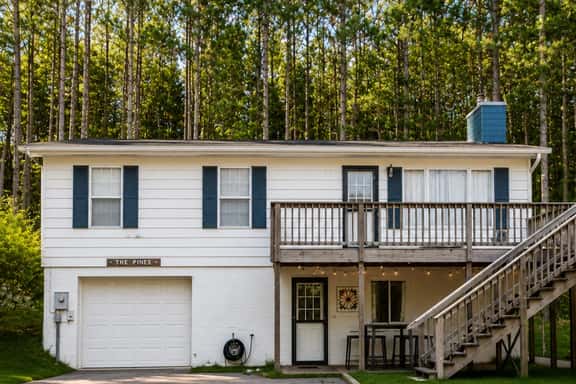 Cozy 3BR ~Near Downtown & Lake MI + Pet Friendly - Image 1