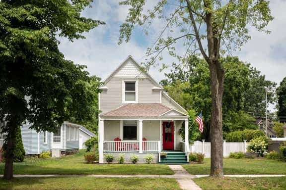 Darling Downtown 3BR w/ Grill | Downtown & Beach - Image 1