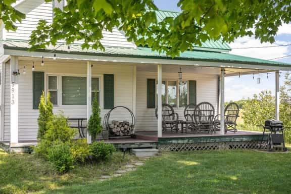 Cozy Countryside Farmhouse In Leelanau - Image 1