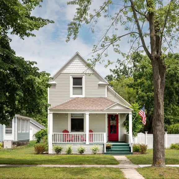 Darling Downtown 3BR w/ Grill | Downtown & Beach - Image 1
