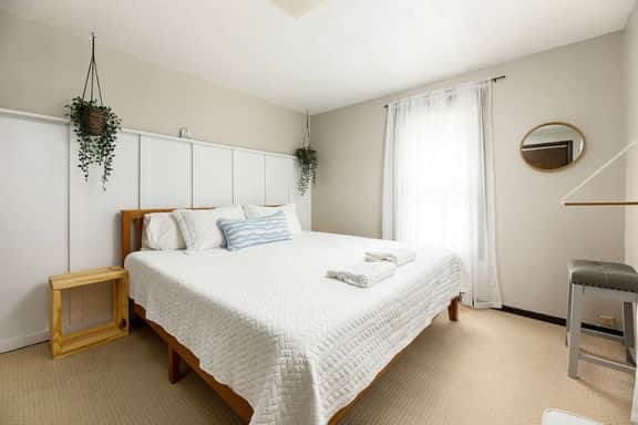 Cozy 3BR ~Near Downtown & Lake MI + Pet Friendly - Image 5