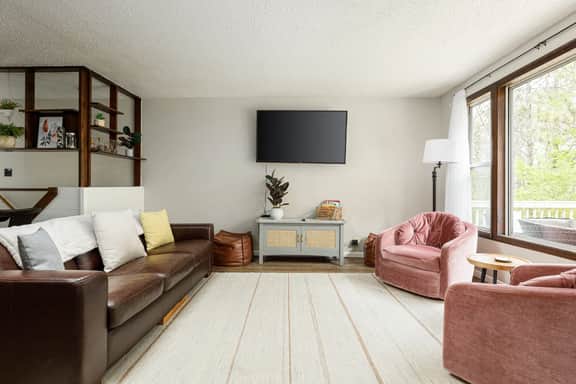 Cozy 3BR ~Near Downtown & Lake MI + Pet Friendly - Image 3