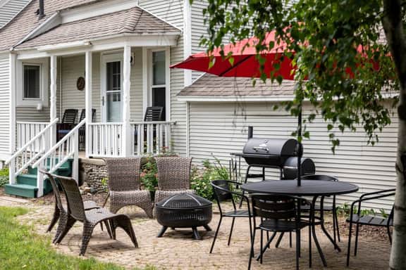 Darling Downtown 3BR w/ Grill | Downtown & Beach - Image 2