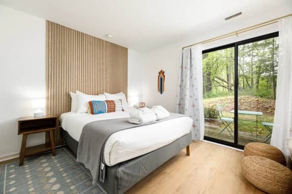 Retro Condo w/ Beach + Pet Friendly | Mins To Downtown - Image 2