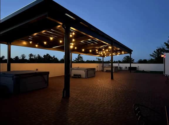 Skyline Retreat | Pet Friendly + Rooftop Hot Tub - Image 3