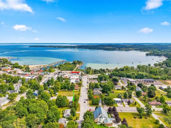 Historic Bay House| 5BR + Walk to Beach & Town - Image 2