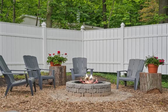 Sunny 3BR w/ Firepit | Walk to Green Lake - Image 1